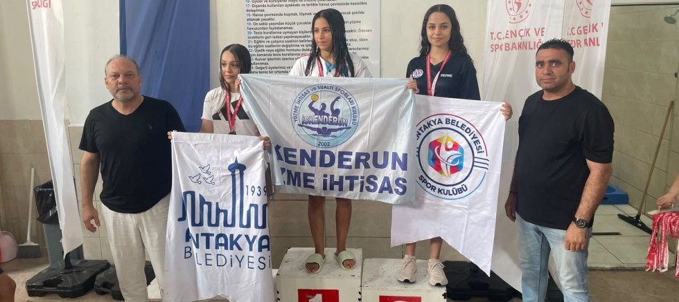 İskenderun’da Zafer Bayramı Haftası’nda Yüzme Heyecanı Yaşandı