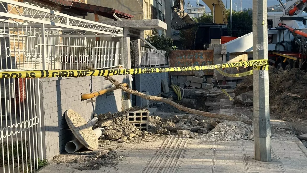 İskenderun'da İnşaat Kazısı Sonrası Bina Tahliye Edildi