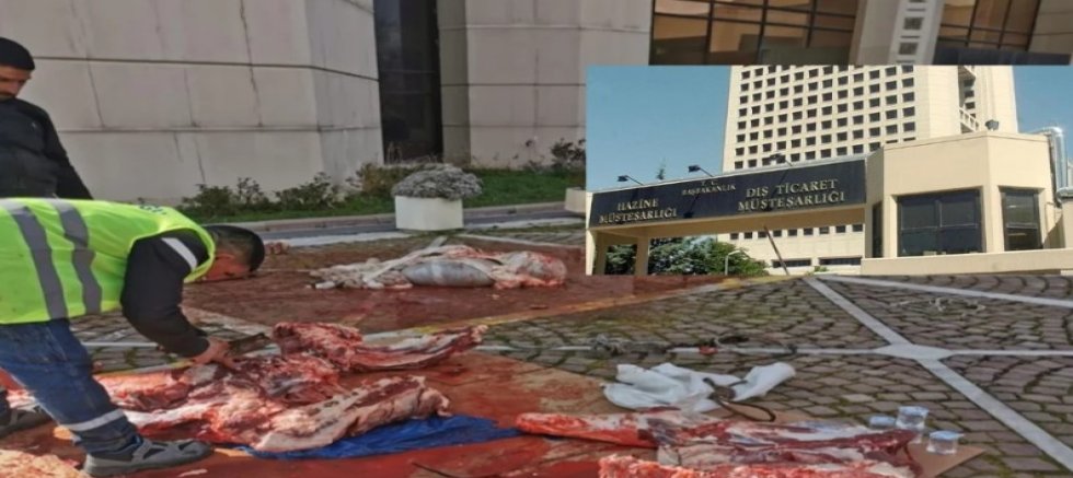 Büyük skandal:  Hazine binasında yıkım başladı!  Dana kesip, kan akıttılar