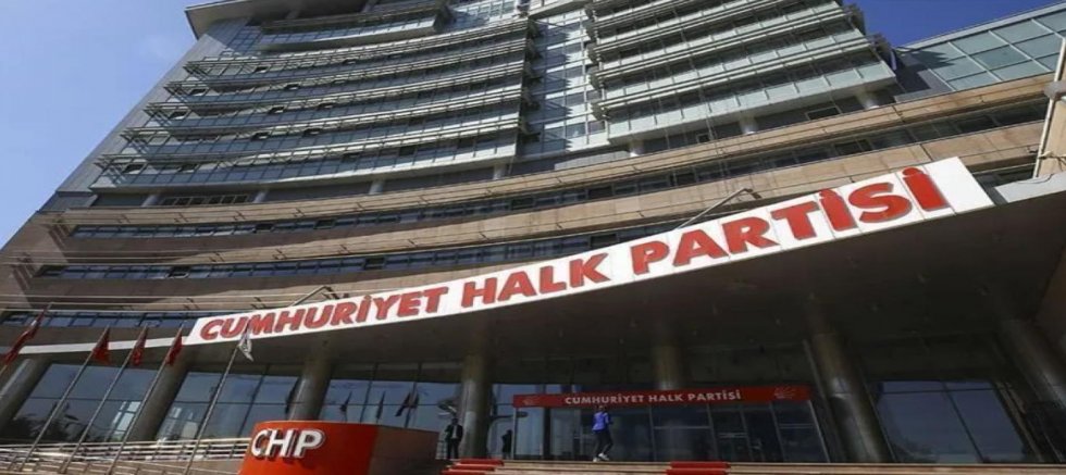 CHP'de 26 il yönetimi görevden alındı