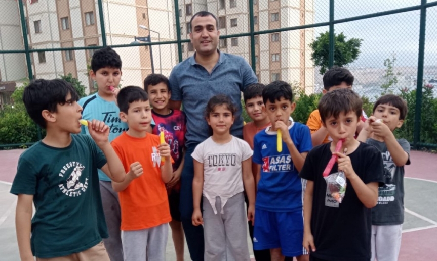 Dernek Başkanı Sönmez Deprem Konutlarında Geleneksel Çocuk Etkinliği Düzenledi