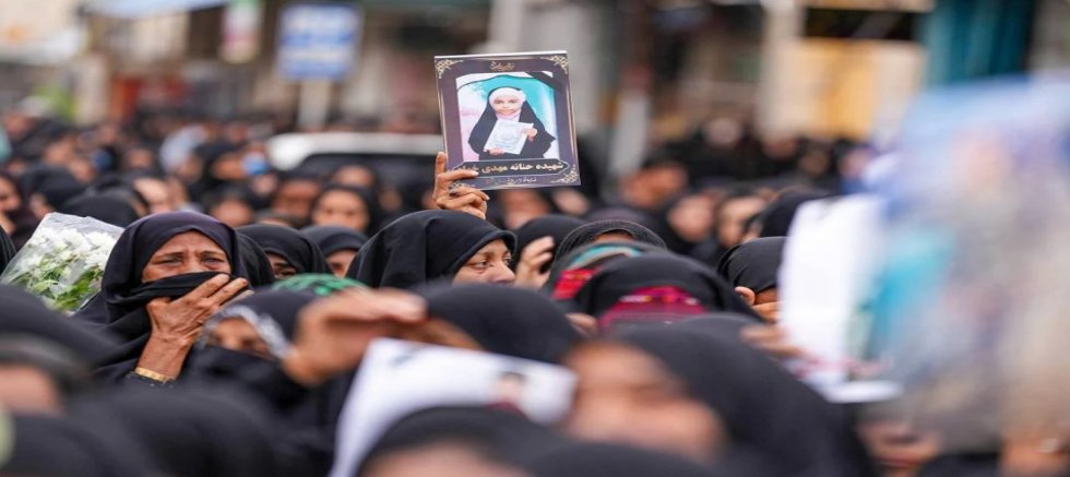 İran’da Minab okul saldırısında ölen çocuklar için cenaze töreni