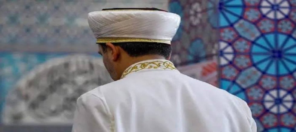 İşte AKP Türkiye'si! Vaiz ücreti öğretmen maaşını geçti