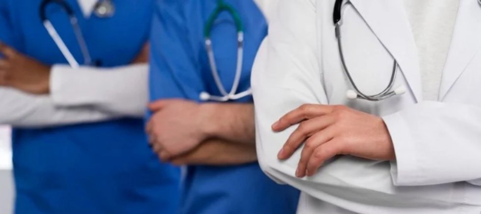 Maaş kesintisi ve ağır iş yükü: Aile hekimleri isyanda