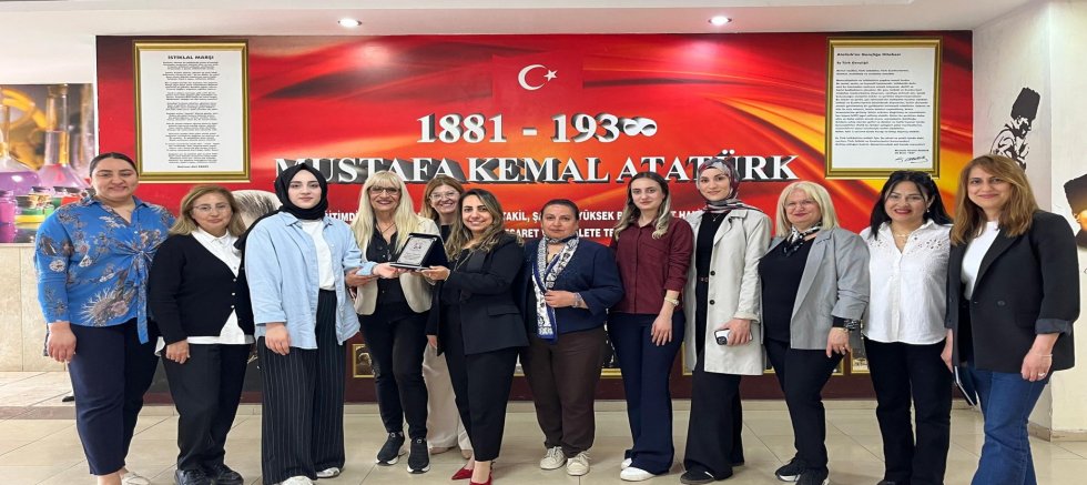 Arsuz Özel Teknoloji Koleji’ne Anlamlı Plaket