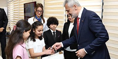 3 MİNİK BAŞKAN HBB BAŞKANLIK KOLTUĞUNA OTURDU