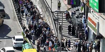 AKP kuyruklarına bir yenisi eklendi! Ucuz baklava kuyruğu