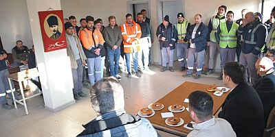 AKP'nin seçim 'çalışması': İşçileri karşısına dizdi, kahvaltı ederken oy istedi