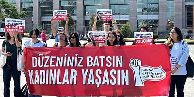 Bahar Aksu cinayeti davası öncesi “Suçlusunuz” pankartı taşıdığı için gözaltına alınan iki kadın serbest bırakıldı