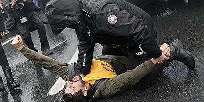 CHP'li Murat Bakan, 1 Mayıs'taki polis müdahalesini kınayarak Bakan Çiftçi'ye çağrı yaptı