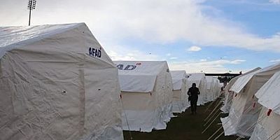 Depremzede aile 18 aydır biri 1 diğeri 4 yaşındaki iki çocukla barakada yaşam savaşı veriyor