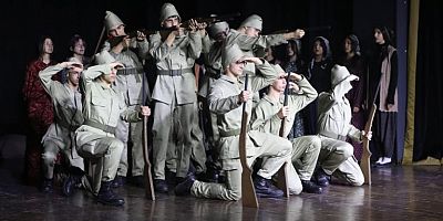 Destansı Zafer, Gösterilerle Anlatıldı