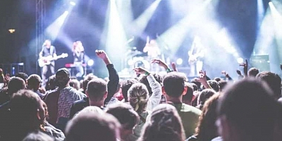 Diyanet’ten ‘kızlı erkekli ortam’ cevabı: ‘İlahi bile okusanız...'