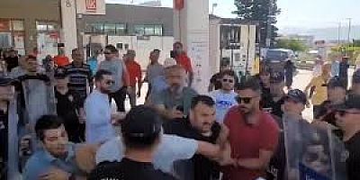 Hatay’da rezerv alan protestosunda polis depremzedeye yumruk attı!