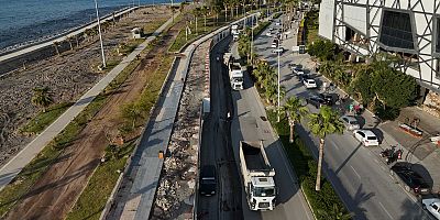 HBB, İSKENDERUN SAHİL YOLUNU ASFALTLIYOR