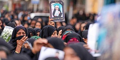 İran’da Minab okul saldırısında ölen çocuklar için cenaze töreni