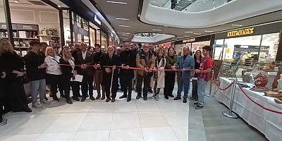 İskenderunlu sanatçı Selahattin Deniz 2. kişisel sergisini sanatseverlerle buluşturdu 