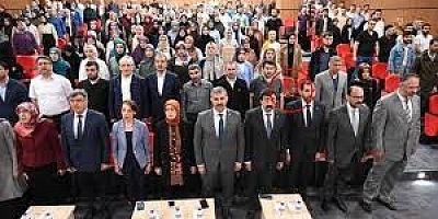 İstiklal Marşı Okunurken Ayağa Kalkmadı