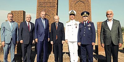 Kuvvet Komutanları Hizbullahçı HÜDA – PAR ile aynı karede