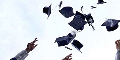 MEB’in okulların kapanmasına günler kala mezuniyet törenleri düzenlemesi tartışma yarattı