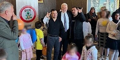 MHP Elazığ Belediye Başkan adayı, Down sendromlu çocuklara 'bozkurt' yaptırdı