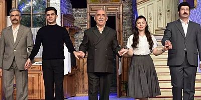 Şener Şen’in tiyatro oyununa şişeli saldırı!