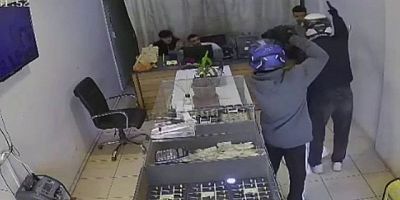Üç dakikada kuyumcu soygunu! Üç kilo altınla kaçtılar...