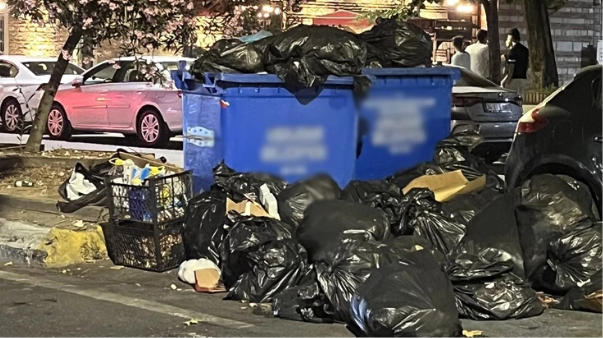 Üsküdar'da çöp sorunu! Vatandaş şikayet etti, belediye ekipleri soluğu mahallede aldı